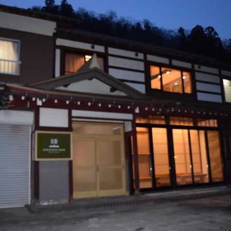 Готель Gokayama Base Nanto Екстер'єр фото