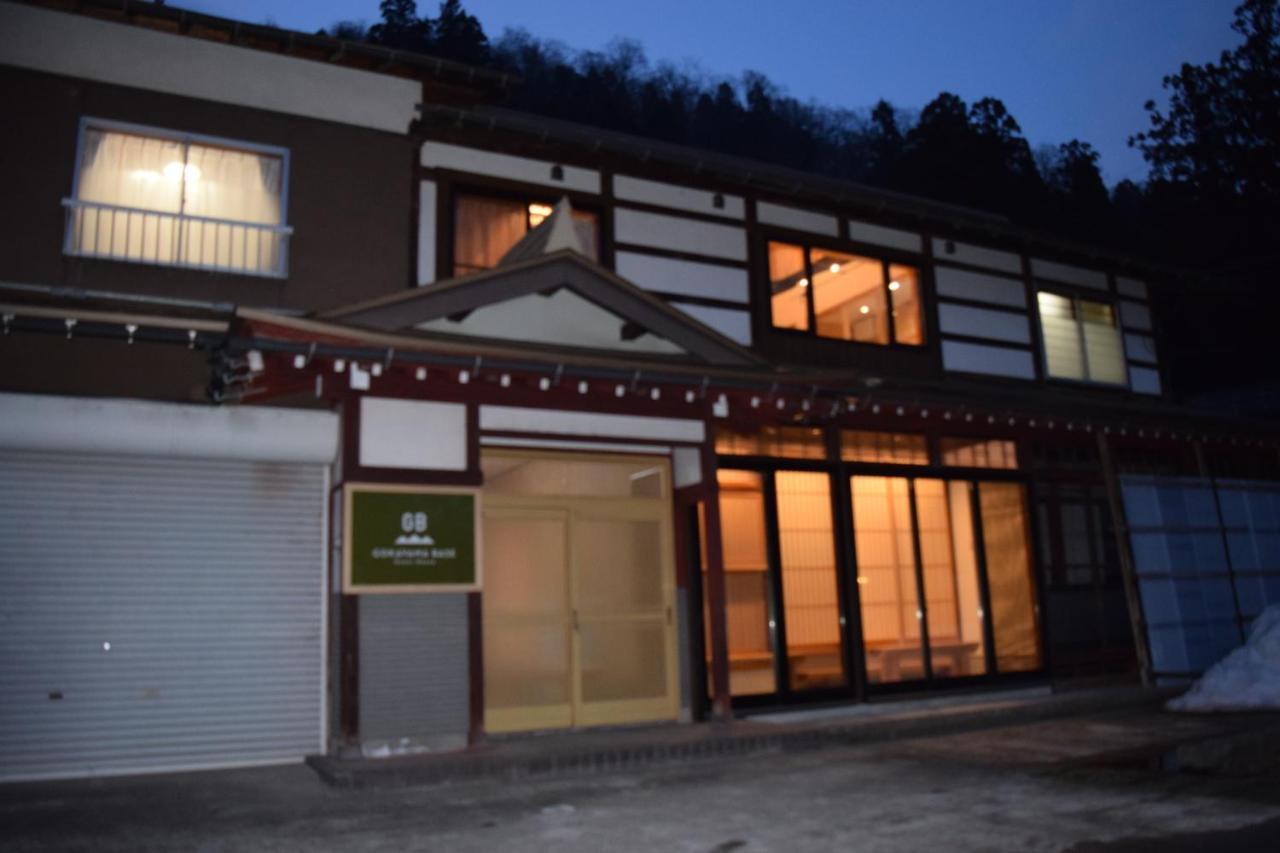 Готель Gokayama Base Nanto Екстер'єр фото