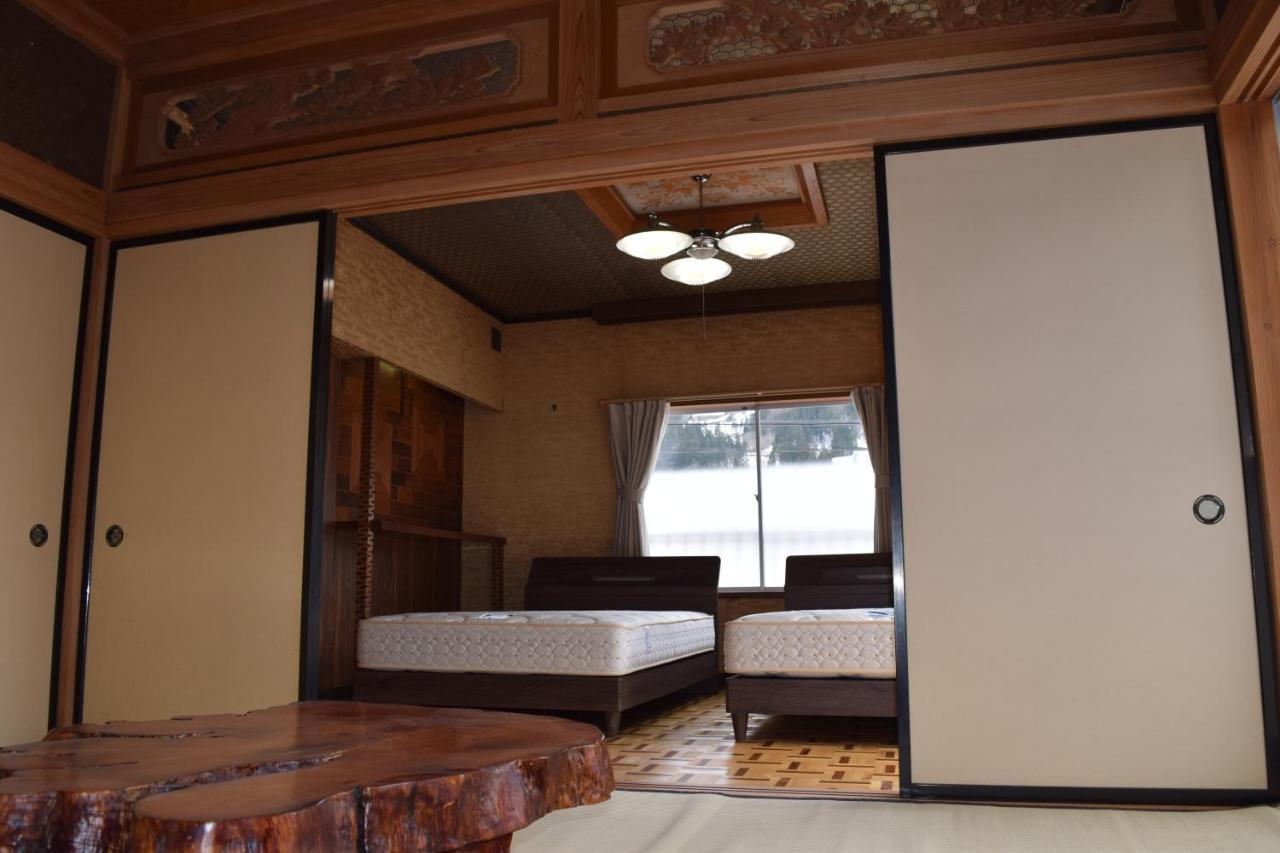 Готель Gokayama Base Nanto Екстер'єр фото