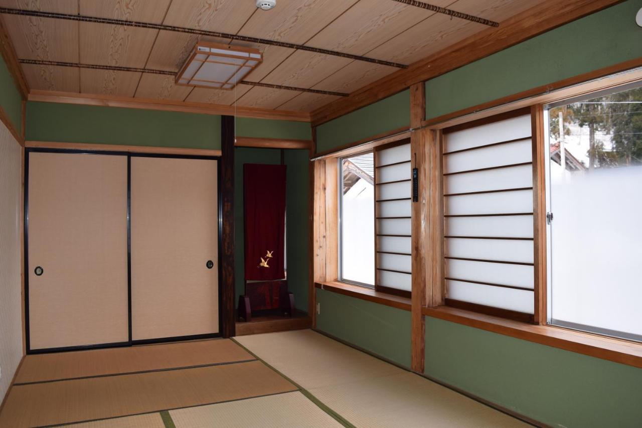 Готель Gokayama Base Nanto Екстер'єр фото